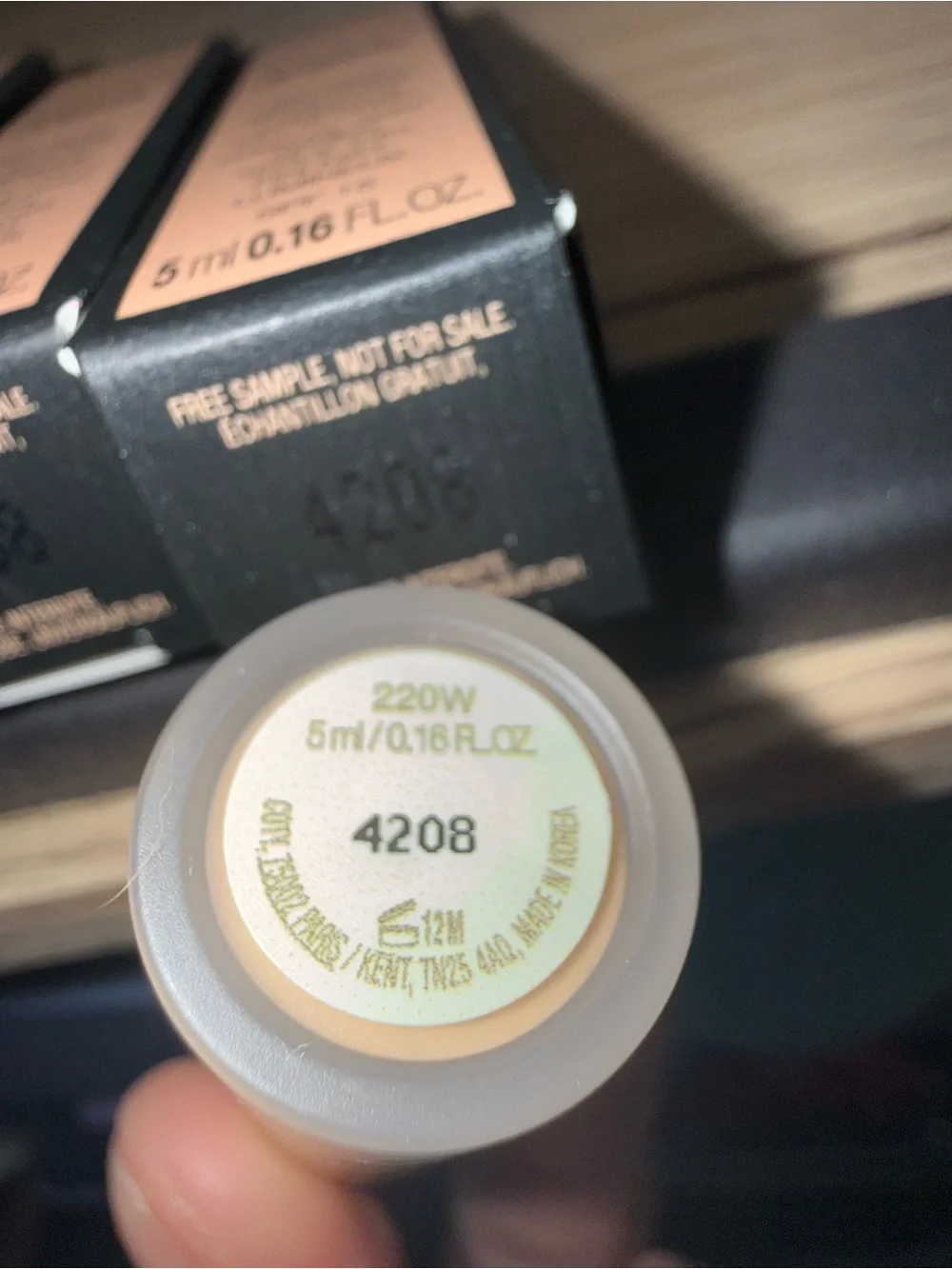 *NIB* GUCCI 220W 5ml Mini Travel  Foundation Full Coverage Makeup